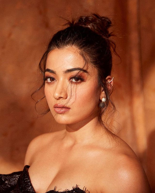 Rashmika Sets The Stage On Fire At ZEE Awards